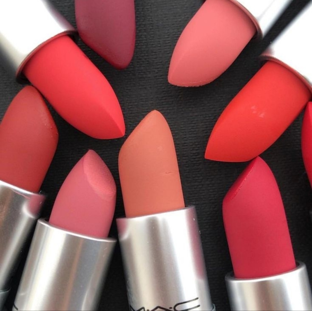 NIB MAC-Stay Curious 923, Powder Kiss Lipstick - Picture 15 of 16